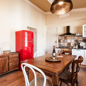 Appartement Affordable With A View In The Heart Of